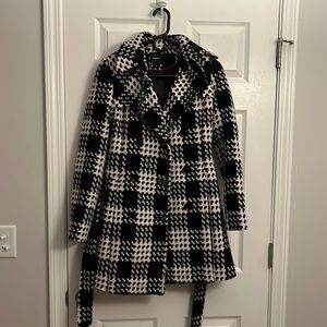 Express XS coat in black and white